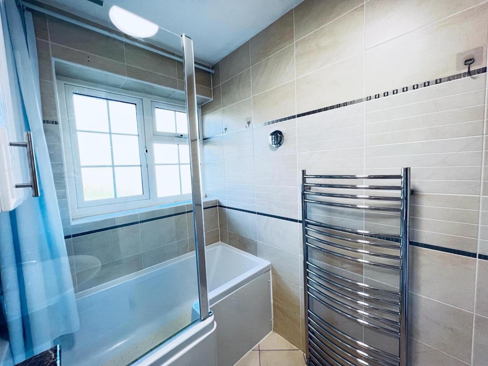 Rooms In Stylish House Milton Keynes Eksteriør bilde