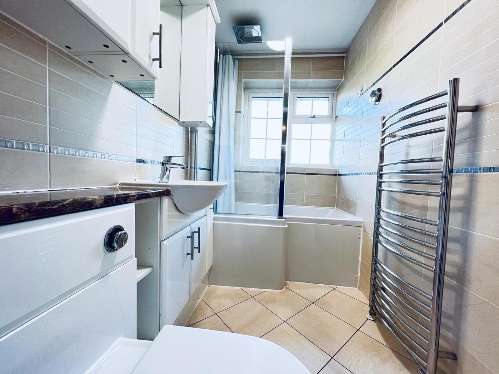 Rooms In Stylish House Milton Keynes Eksteriør bilde