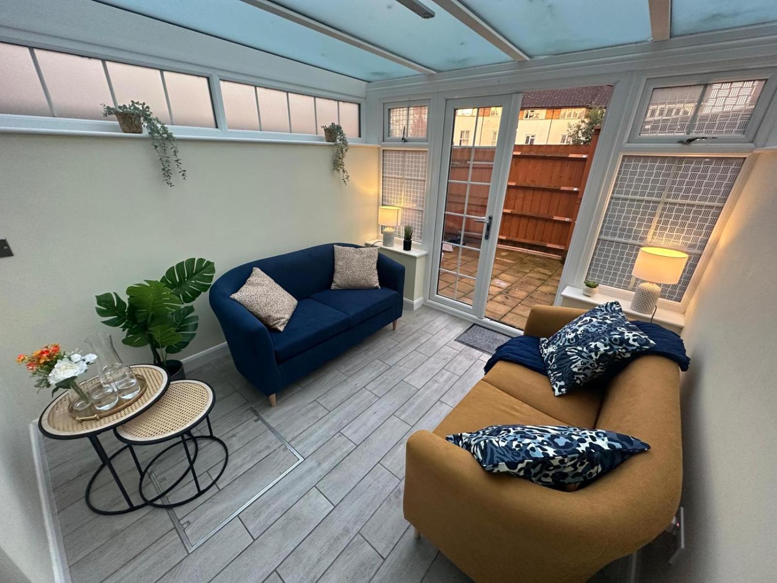 Rooms In Stylish House Milton Keynes Eksteriør bilde